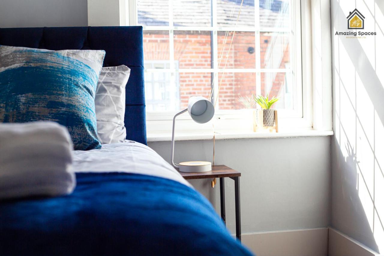 City Centre 2 Bed Flat Sleeps 3 For Work And Leisure With Free Wifi By Amazing Spaces Relocations Ltd Уорингтън Екстериор снимка