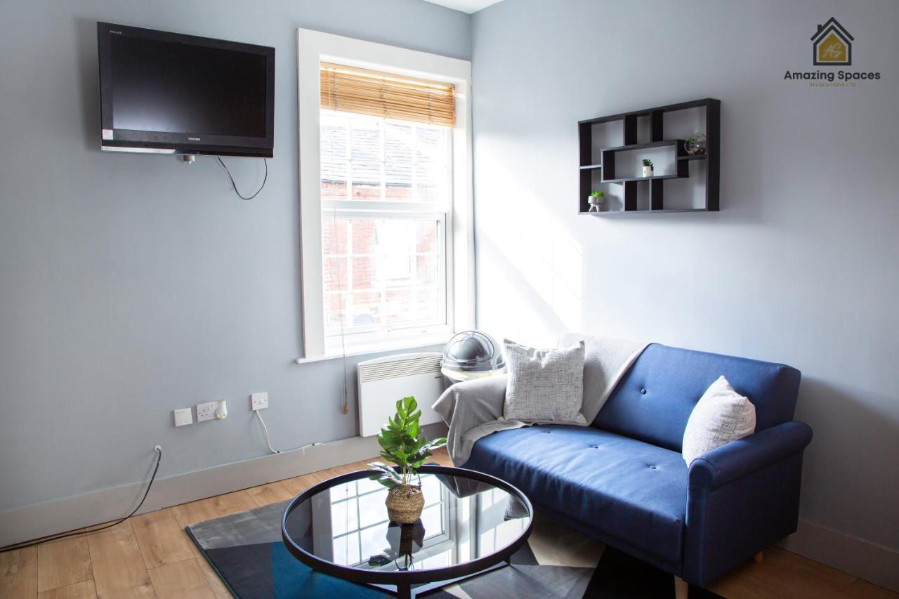 City Centre 2 Bed Flat Sleeps 3 For Work And Leisure With Free Wifi By Amazing Spaces Relocations Ltd Уорингтън Екстериор снимка