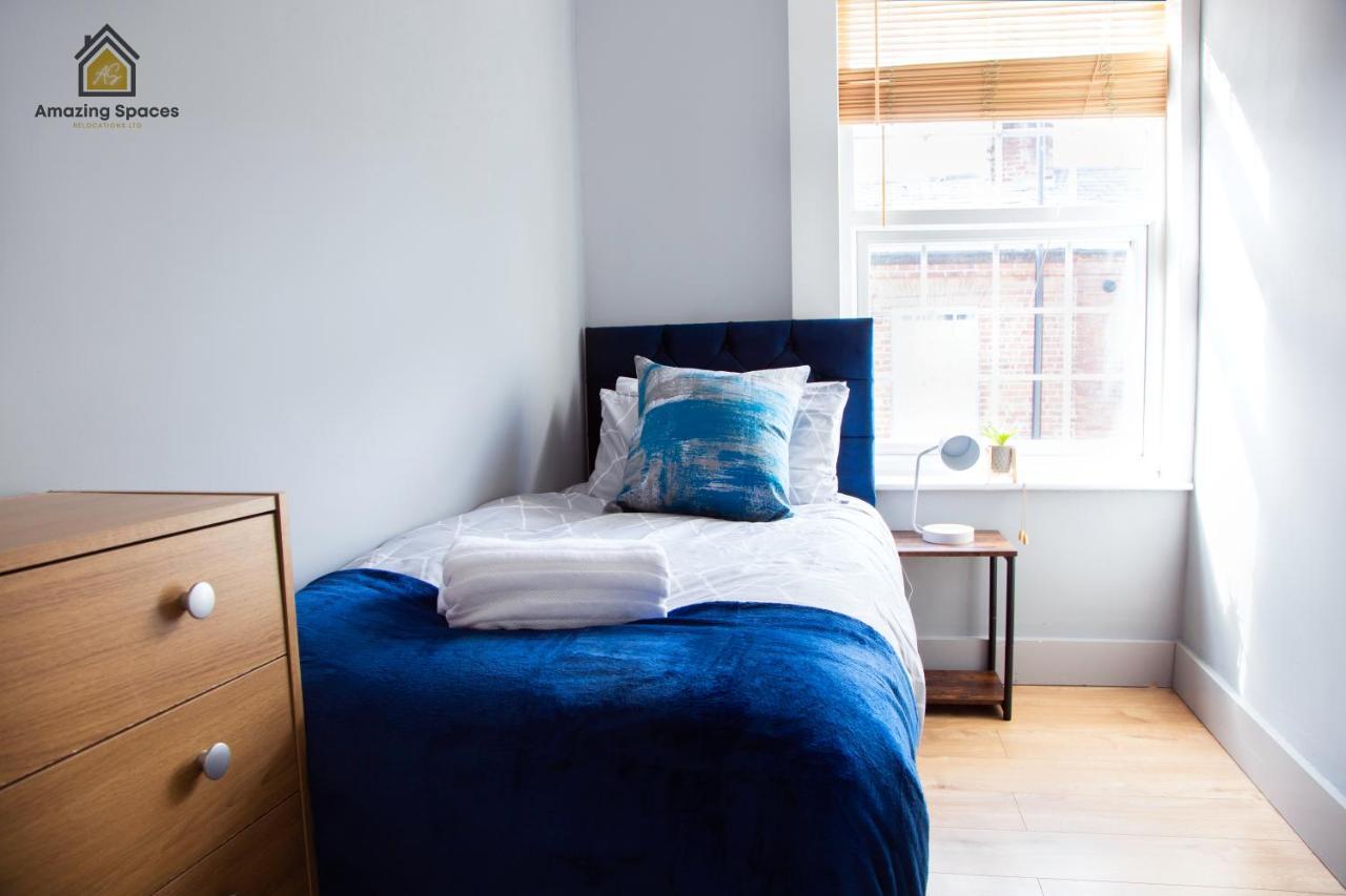 City Centre 2 Bed Flat Sleeps 3 For Work And Leisure With Free Wifi By Amazing Spaces Relocations Ltd Уорингтън Екстериор снимка