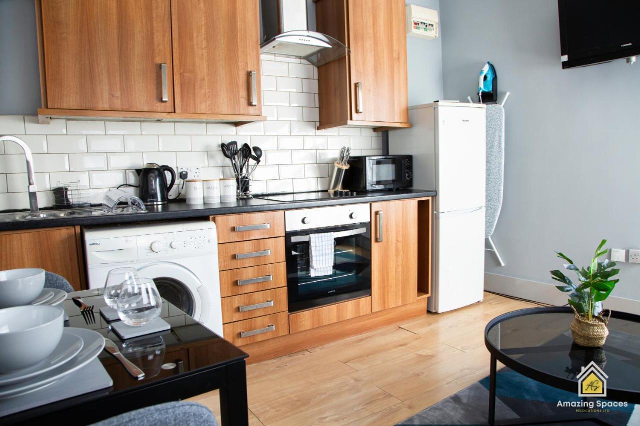 City Centre 2 Bed Flat Sleeps 3 For Work And Leisure With Free Wifi By Amazing Spaces Relocations Ltd Уорингтън Екстериор снимка