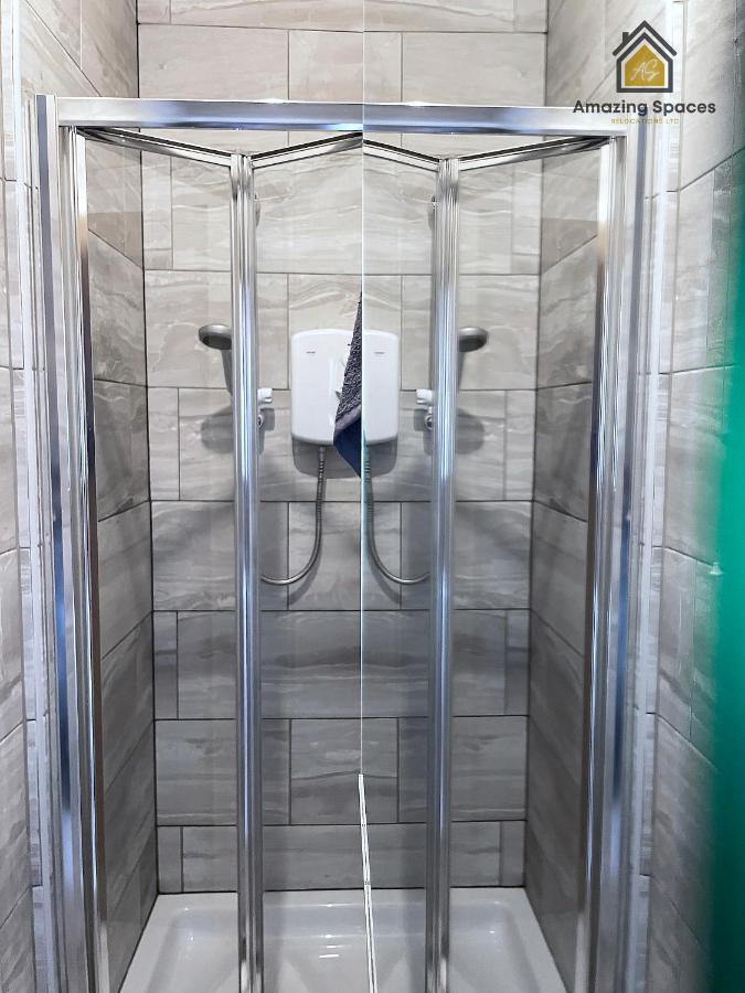 City Centre 2 Bed Flat Sleeps 3 For Work And Leisure With Free Wifi By Amazing Spaces Relocations Ltd Уорингтън Екстериор снимка