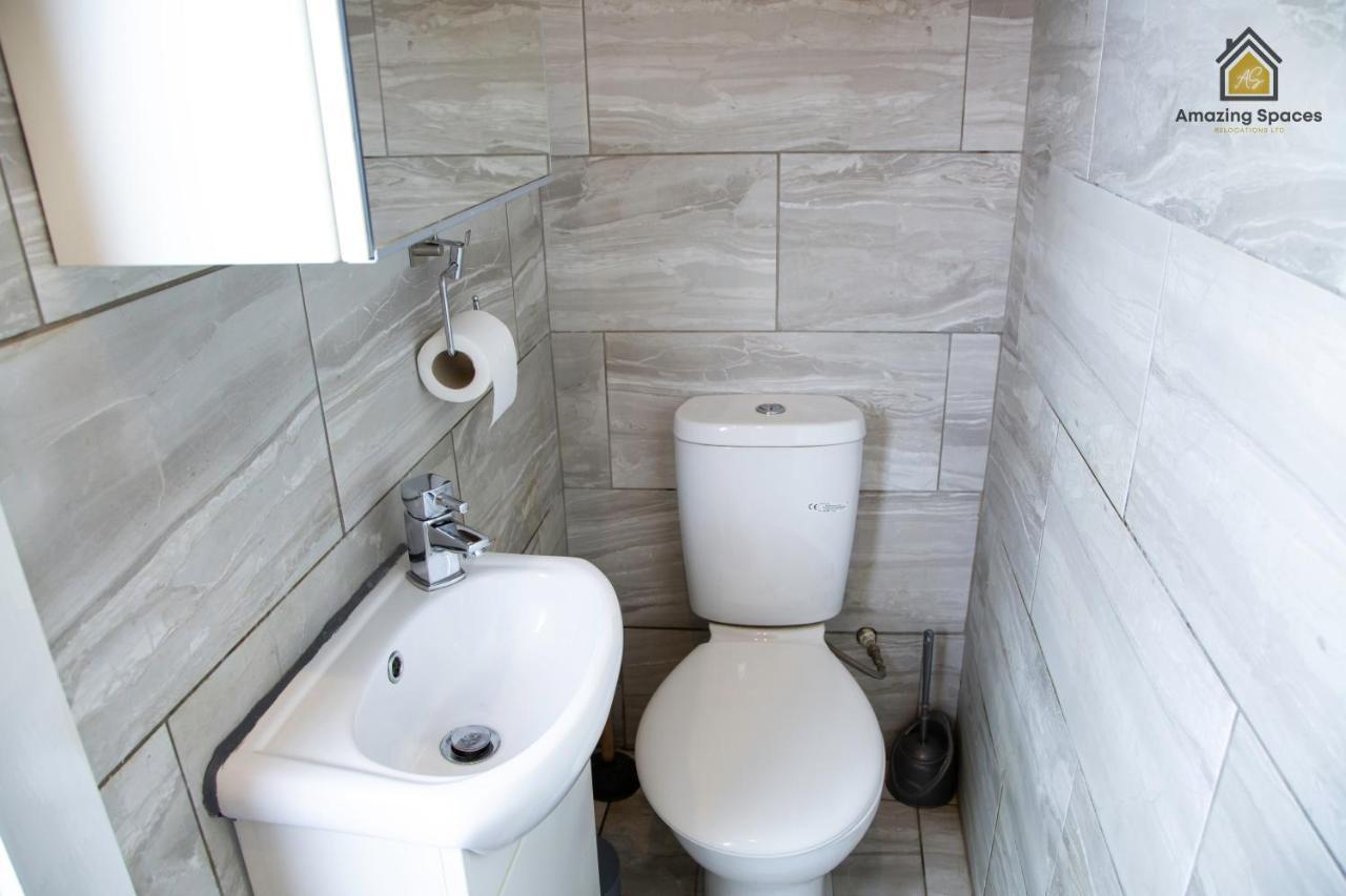 City Centre 2 Bed Flat Sleeps 3 For Work And Leisure With Free Wifi By Amazing Spaces Relocations Ltd Уорингтън Екстериор снимка